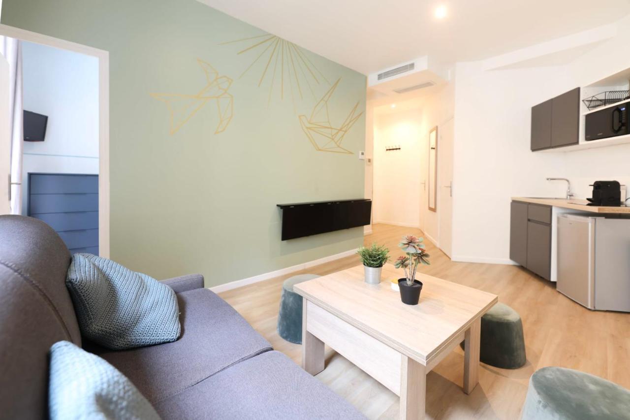 Green Apartment Near Montmartre And Opera パリ エクステリア 写真