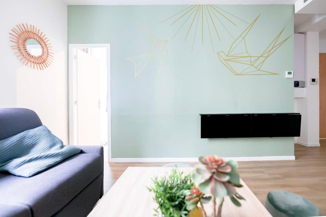 Green Apartment Near Montmartre And Opera パリ エクステリア 写真