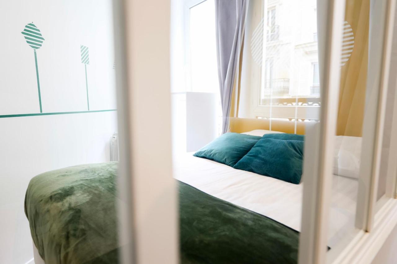 Green Apartment Near Montmartre And Opera パリ エクステリア 写真
